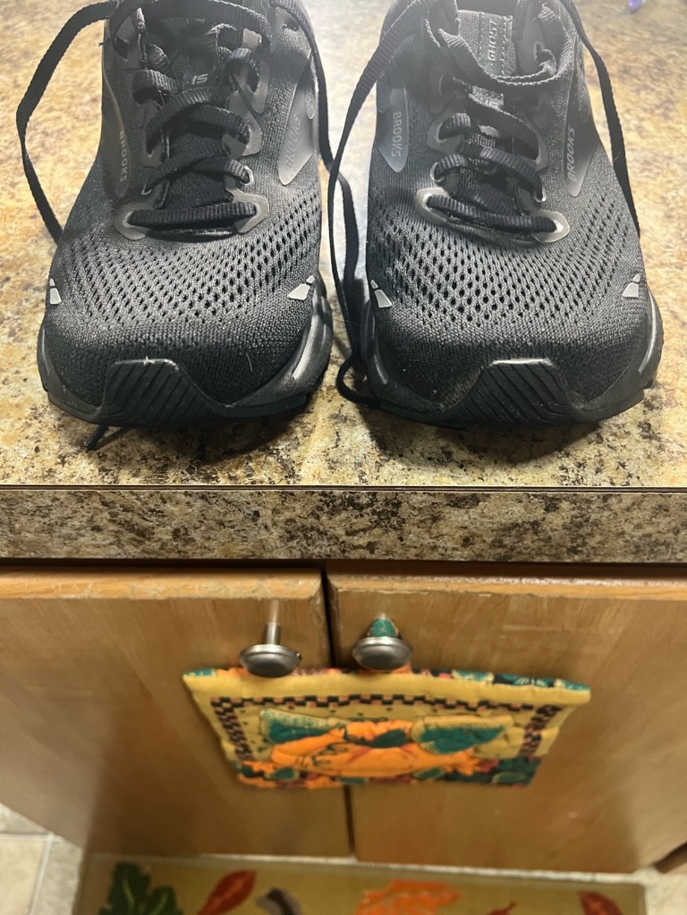 Brooks Ghost 15 Men’s Black Athletic Running Shoes - Picture 2 of 11